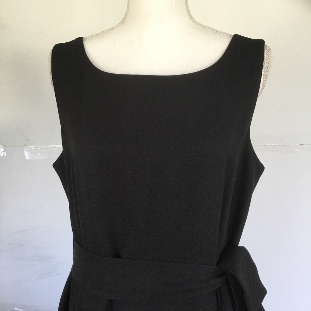 ~BLACK SLEEVELESS DRESS W LACE DETAIL AND SASH~. - Picture 2 of 12